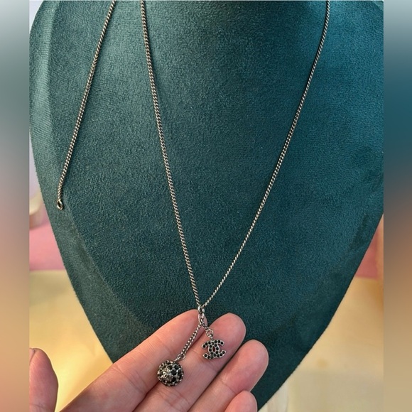 CHANEL Black Rhinestone CC Necklace - Picture 6 of 6